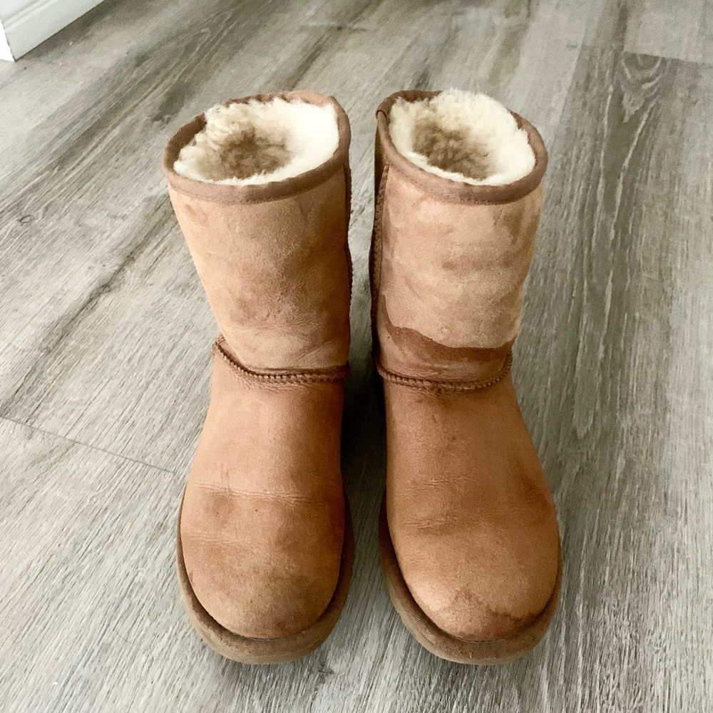 Authentic UGGs shearling lined boots size 7